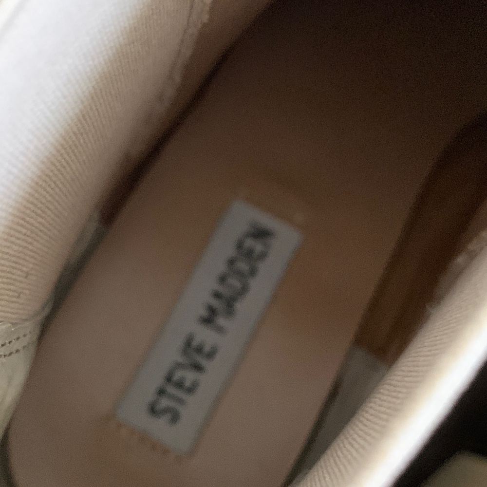 Steve Madden Lug Sole Beige/ Cream Chelsea Suede Ankle Boots. - Picture 5 of 8